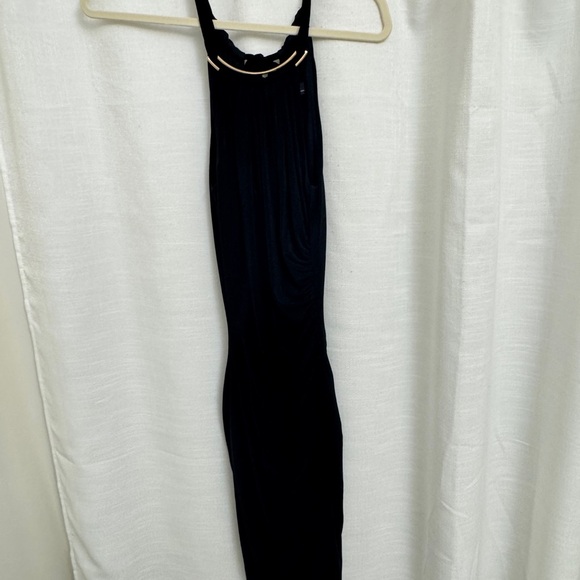 Elegant Black Sleeveless Dress - Picture 2 of 11